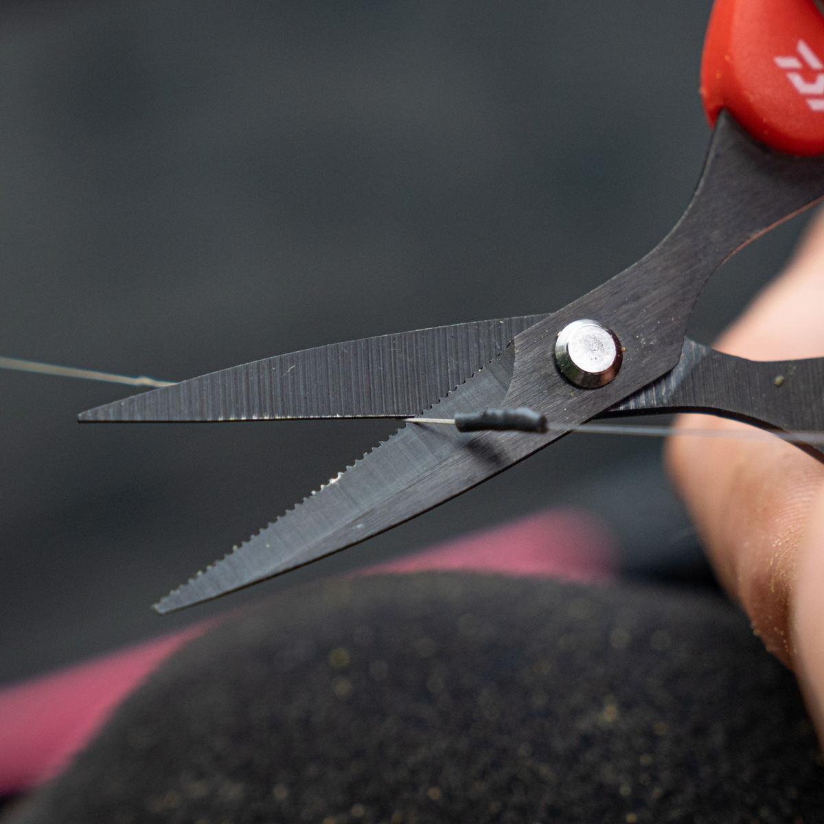 daiwa serrated scissors-5
