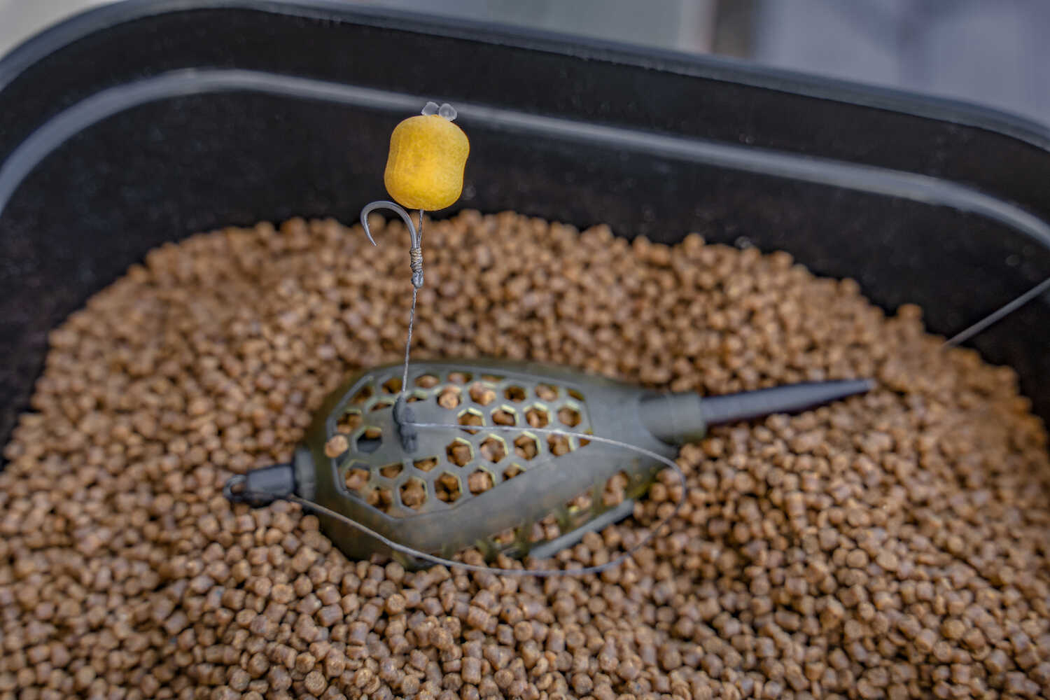 korum camo grub feeder-5