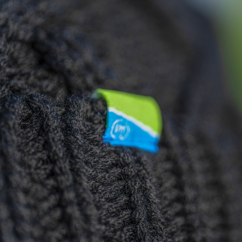 preston knitted bobble hat 24-5