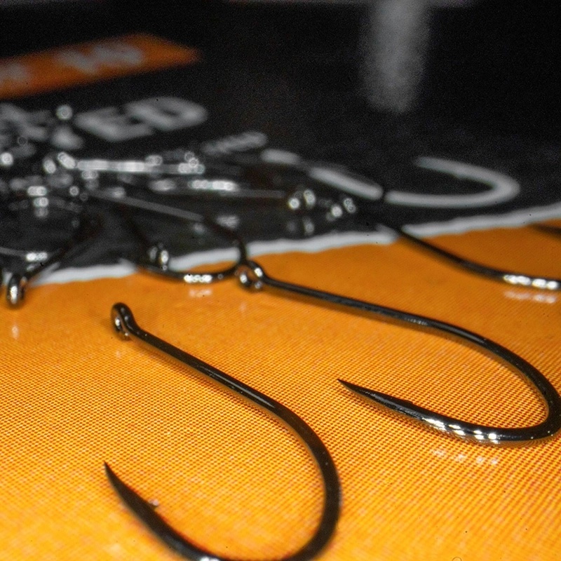 preston n30 eyed barbed hooks-2